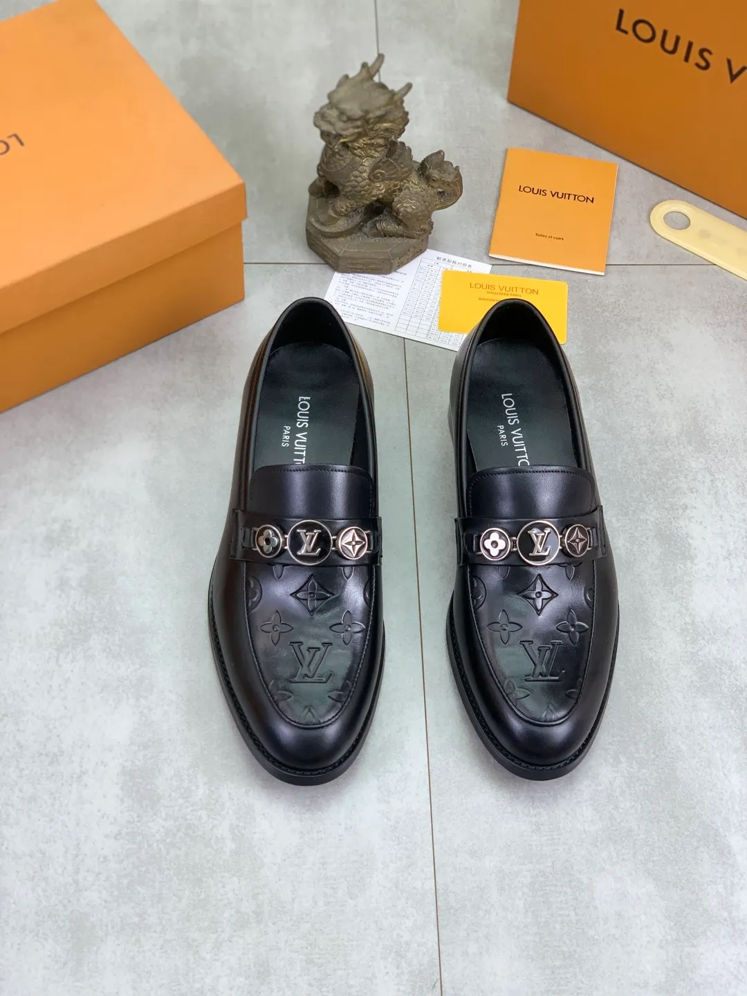 Men's Men's Shoes 💰P420 [New Style] 💰Yangli💎💎💎[Louis Vuitton] LV high-end men's formal business leather shoes, original order 1:1! Original imported calfskin, original metal buckle, imported sheepskin lining for feet, original outsole, men's shoe size: 39-45 (38.46 customized) black optional